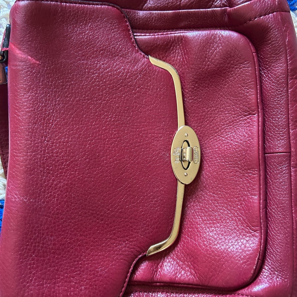 Coach Red Crossbody Bag with Structured Design and Gold Accents - Picture 4 of 5